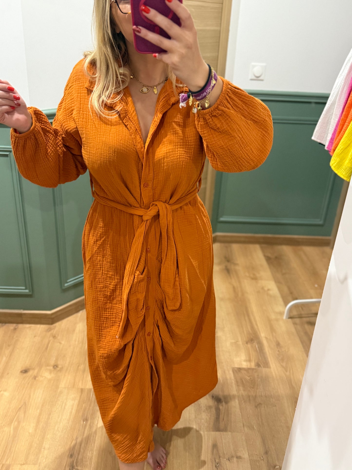 Robe chemise longue ceinturée – Rouge brique