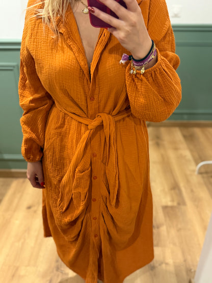 Robe chemise longue ceinturée – Rouge brique
