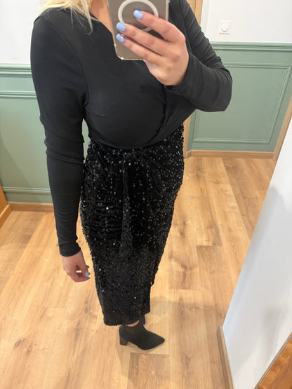 Robe Midi Noire à Sequins - Elégance & Glamour