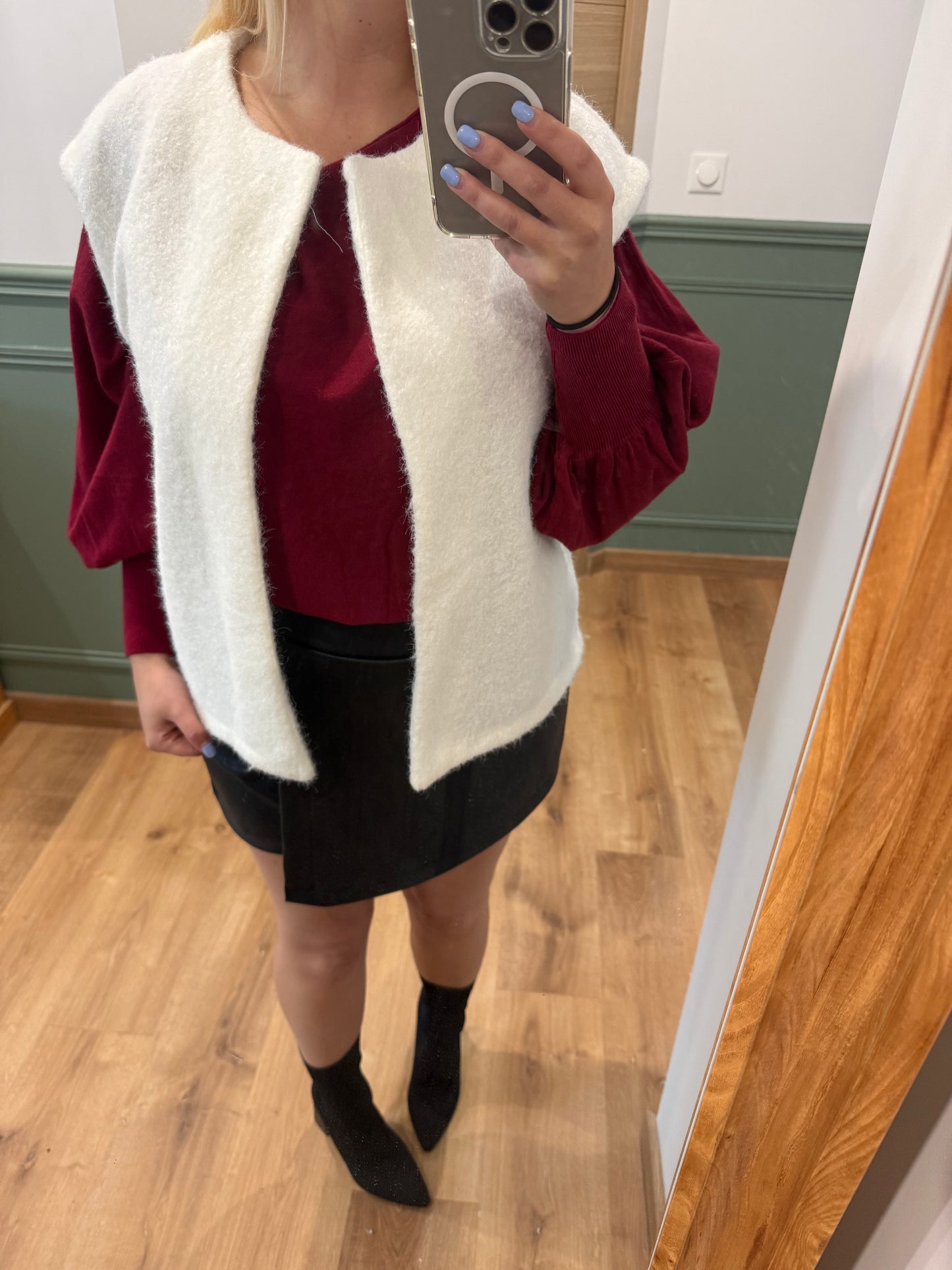 Gilet Sans Manches Effet Bouclette Ecru - Douceur & Elégance