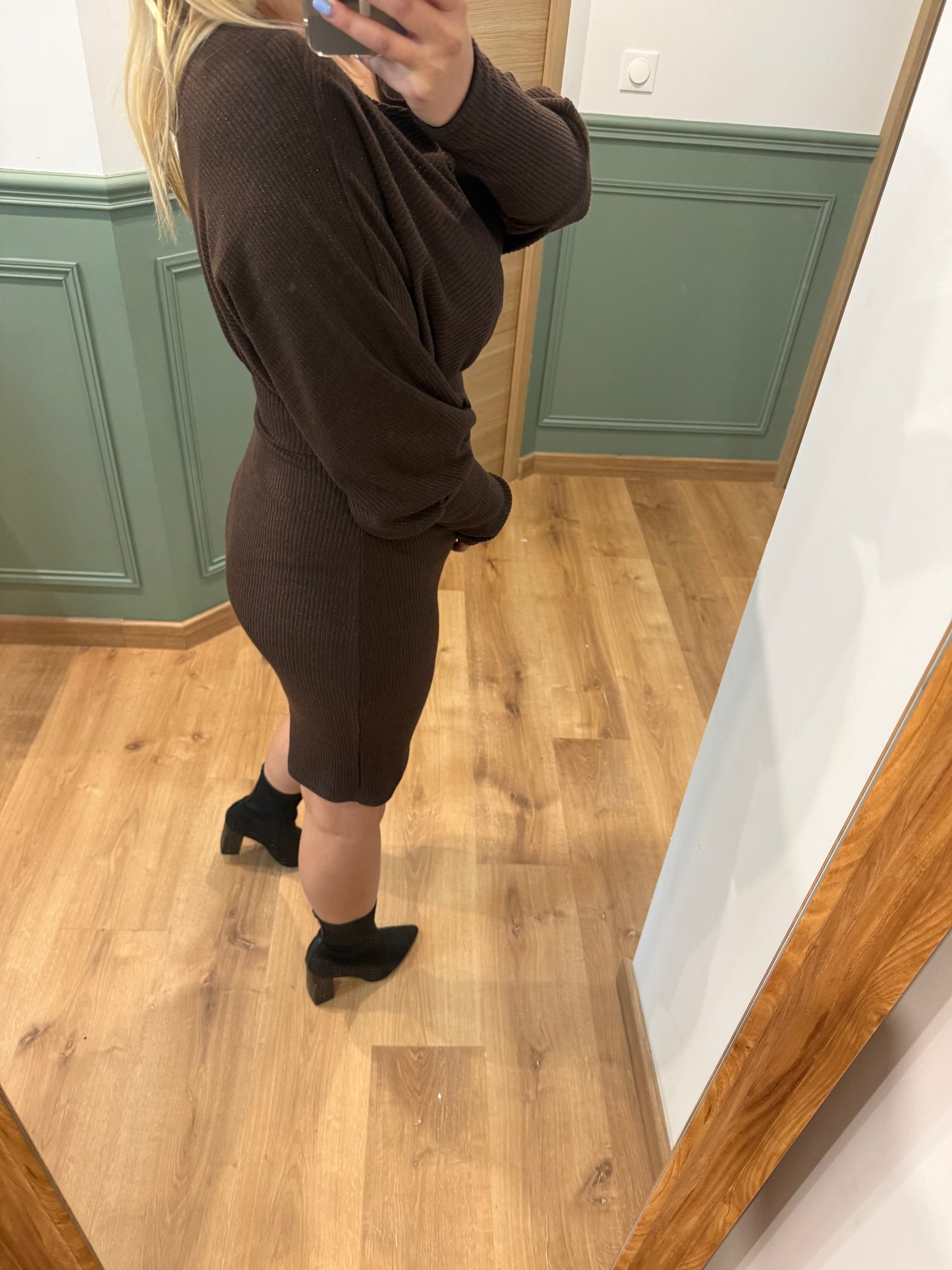 Robe Pull Cintrée – Marron Chocolat