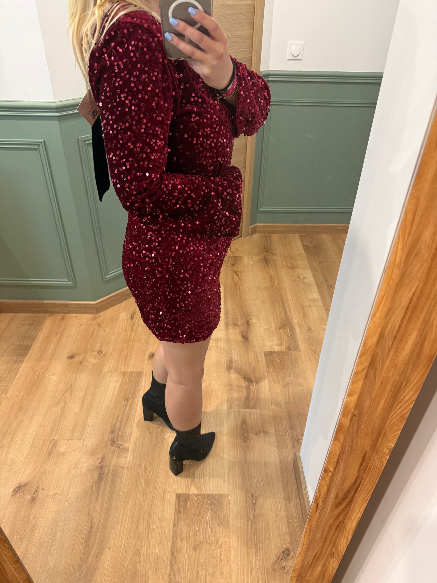 Robe Courte à Sequins – Rouge Étincelant
